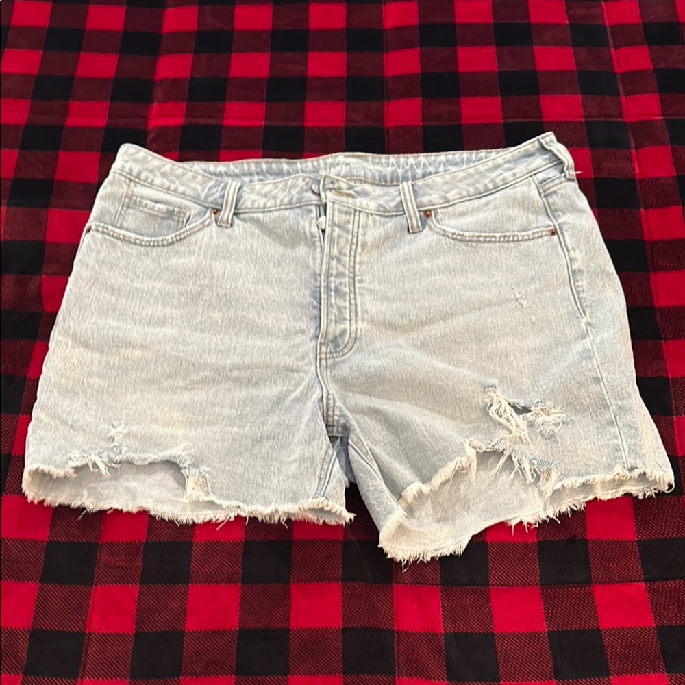 Stylish Distressed Denim Shorts